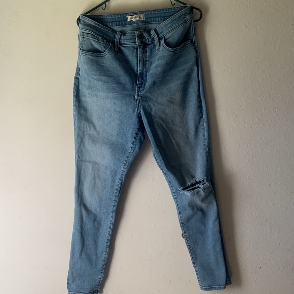 Madewell Women's Size 31 High Rise Curvy Roadtripper Blue Distressed Jeans